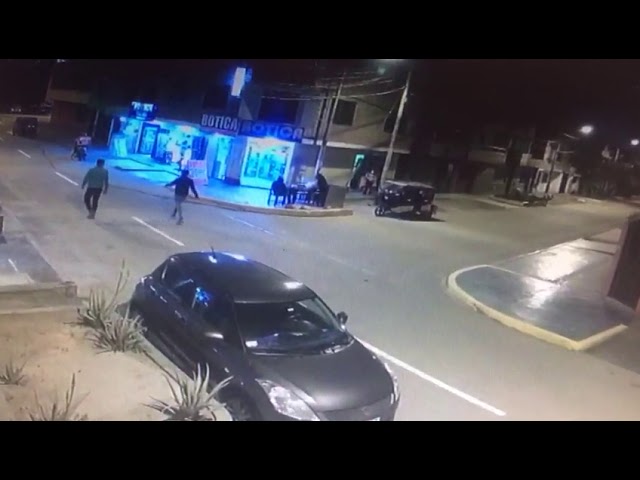 Delincuentes asaltan a repartidor de pollo a la brasa y se llevan su moto