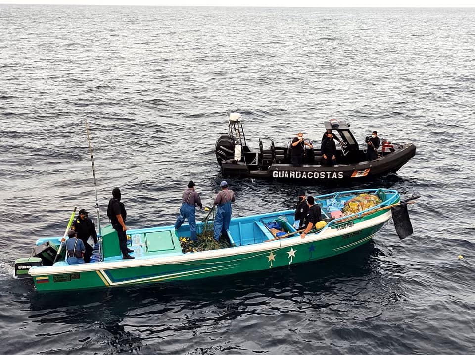 Intervienen a 14 extranjeros en cuatro embarcaciones pesqueras de bandera ecuatoriana