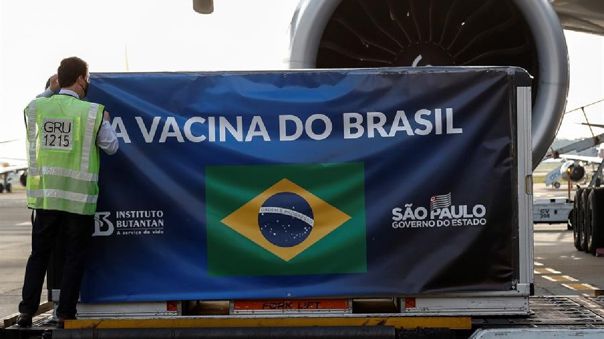 Brasil recibe otras 5,5 millones de dosis de vacuna contra la COVID-19 de Sinovac