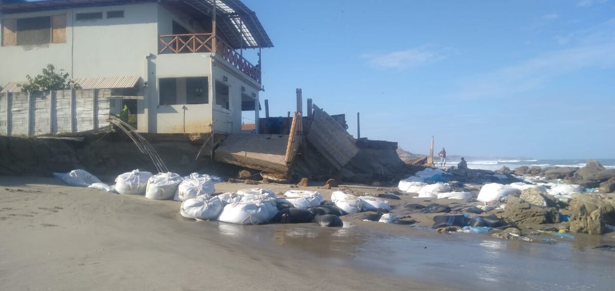 Fuerte oleaje destruye viviendas en Zorritos