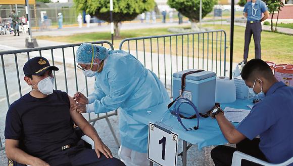 Si este ritmo de vacunación continúa, el 72% de los peruanos estaría vacunado en 2026, estima especialista