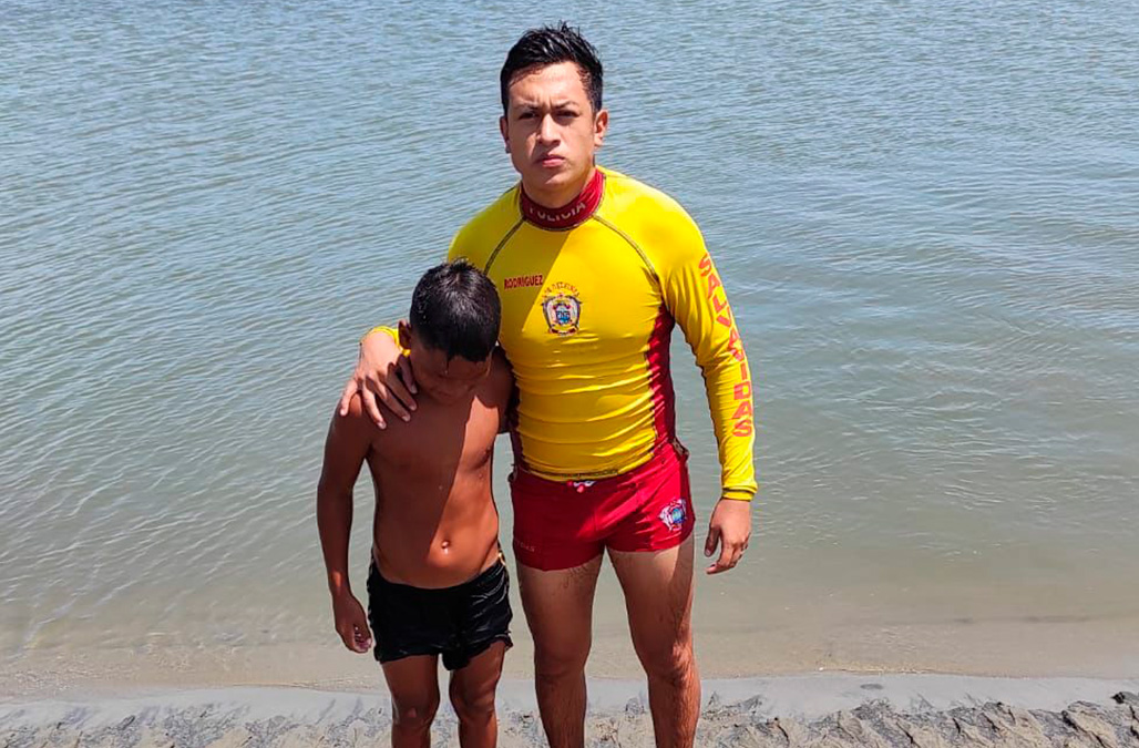 Puerto Pizarro: Rescatan a un menor de morir ahogado
