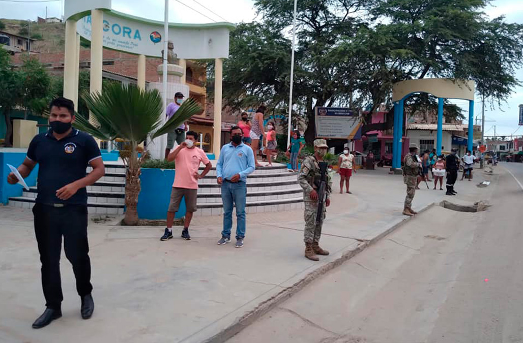 Retiran a simpatizantes fujimoristas en la plaza de armas de Máncora