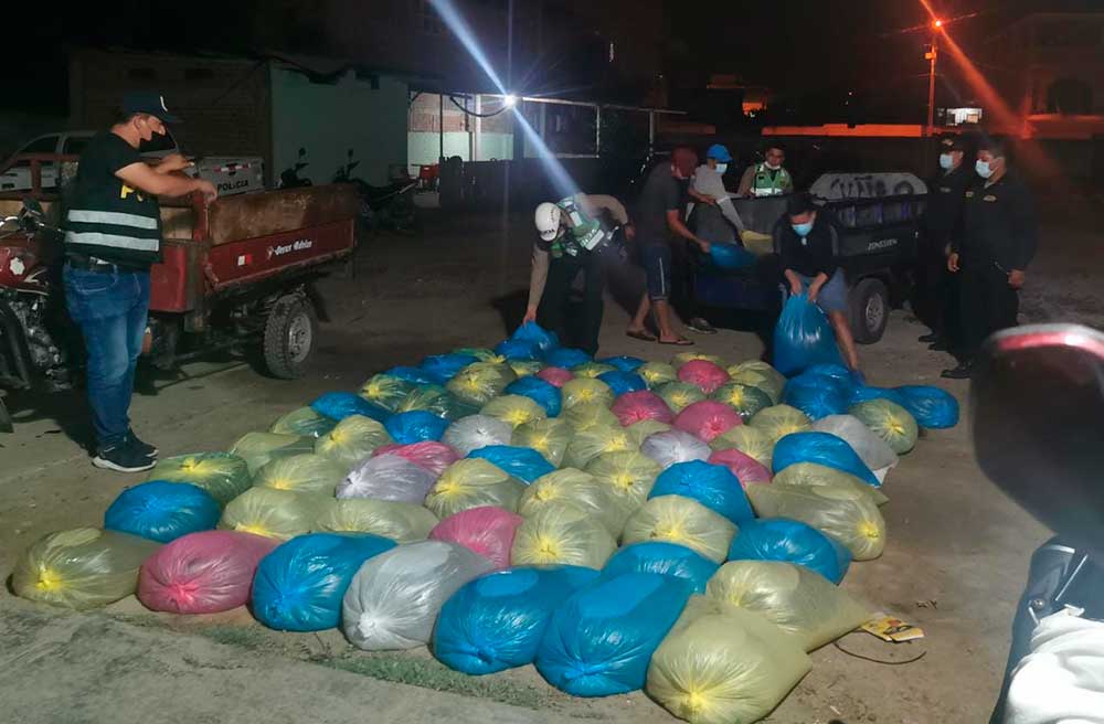 Incautan combustible oculto con unas hojas de plátano