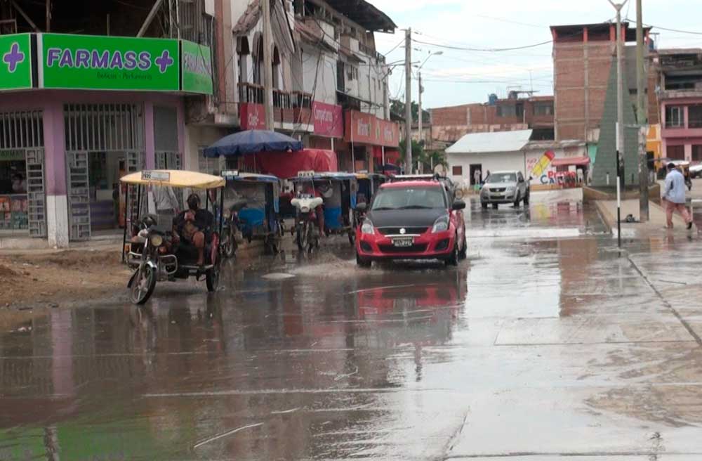 Avenida Mariscal Castilla convertida en río de aguas residuales