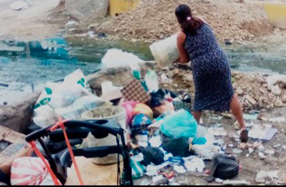 En barrio Los Jardines ya no soportan pestilencia por botadero de basura