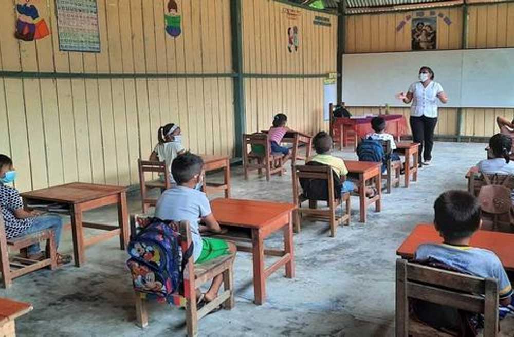 Ministro Cuenca: más de 100,000 escolares retornaron a clases semipresenciales