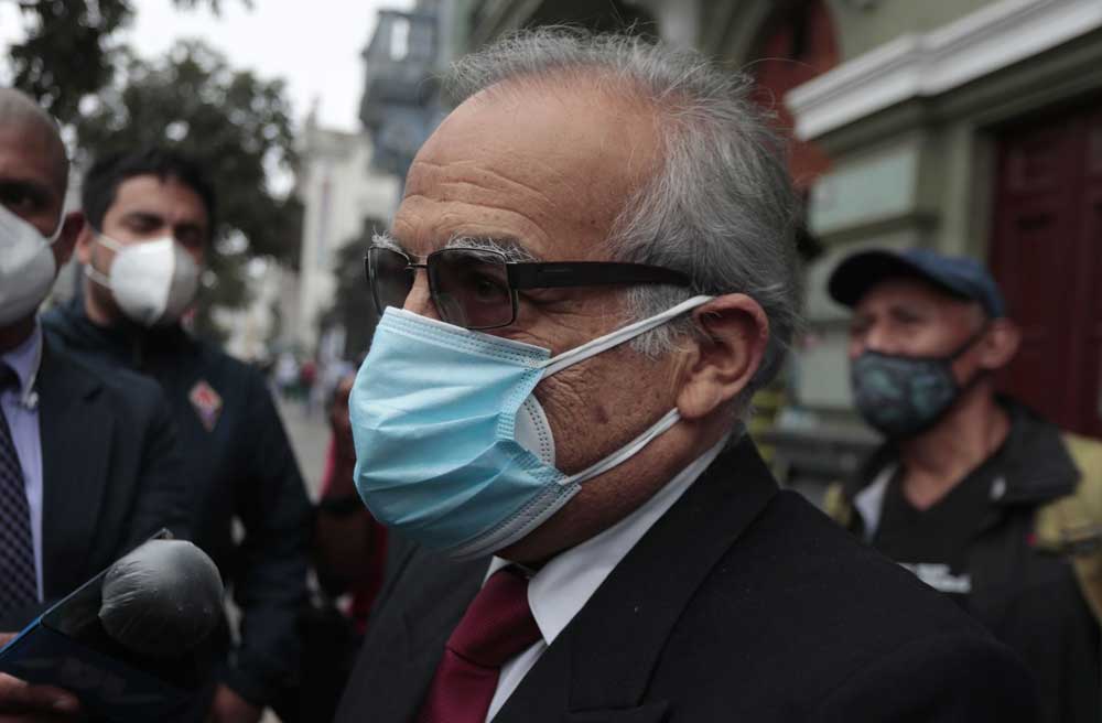 Aníbal Torres pide investigar penalmente audios de Montesinos