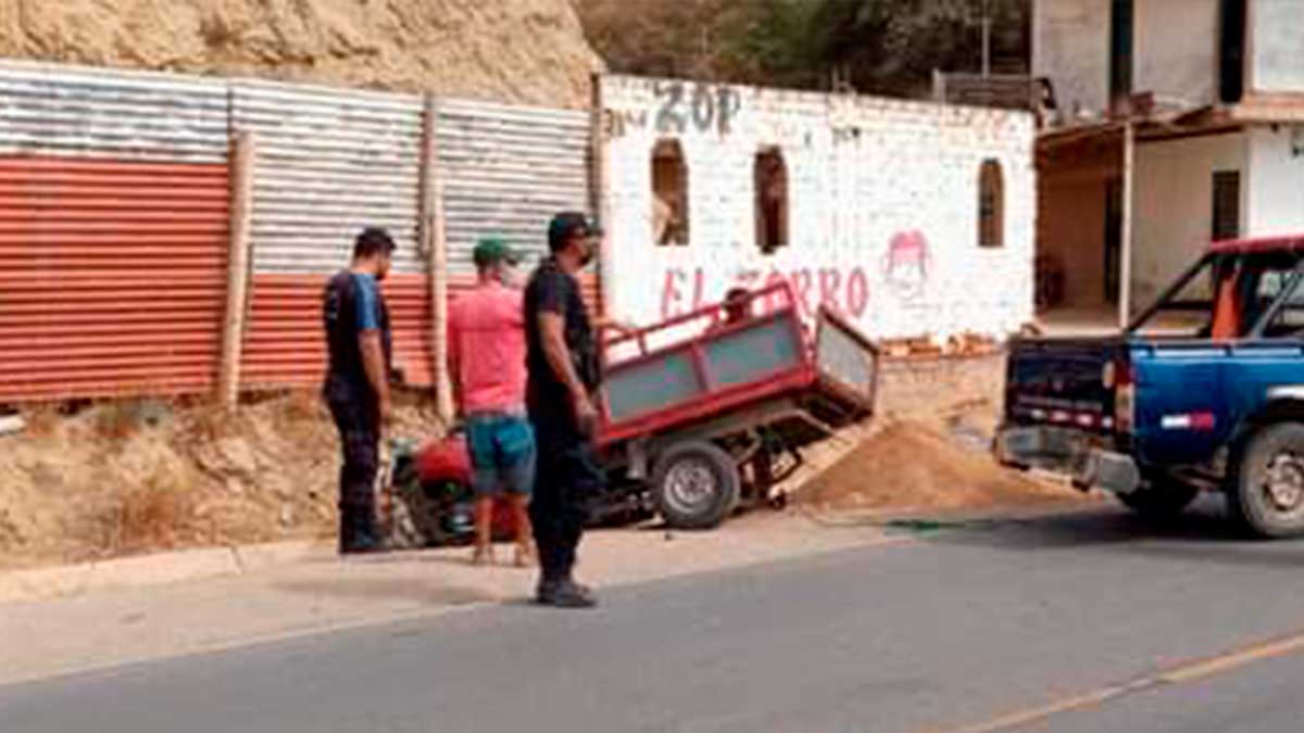 Moto furgón se despista en la Quebrada Del Toro