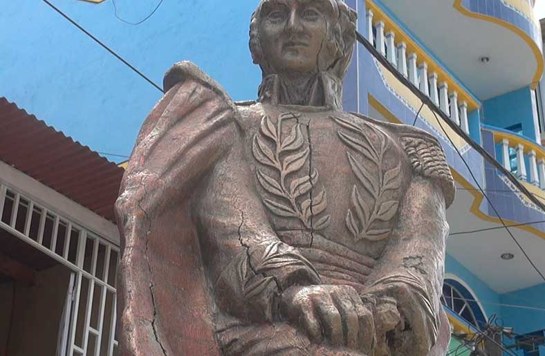 En plena fiesta por el bicentenario, monumento a los libertadores lucen deteriorados