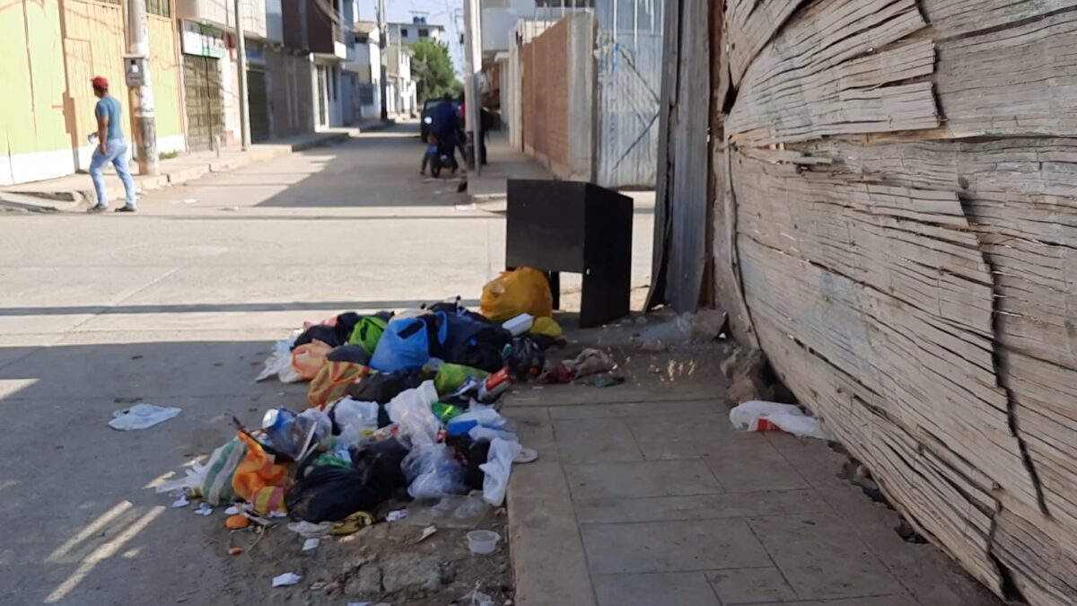 Basurero en plena esquina de jardín de niños
