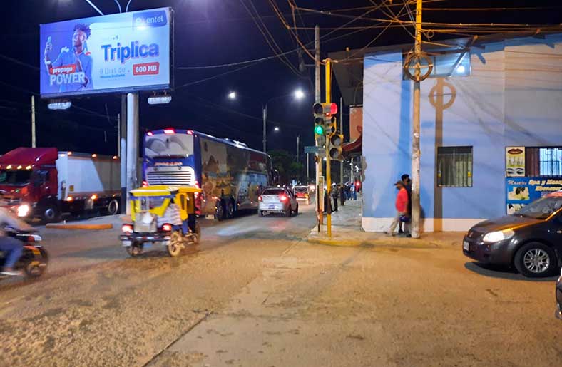 Conductores informales no respetan el paradero para Andrés Araujo Morán