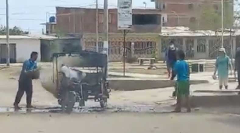 Motokar se incendia por cortocircuito