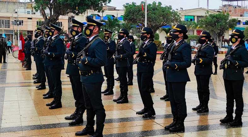 Miembros de la Policía y enfermería celebran en honor a Santa Rosa de Lima