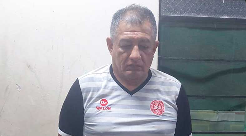 Padre agrede a su hija y se enfrentó a la policía