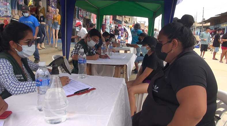 DIRESA realizó vacunación en el mercado de Tumbes