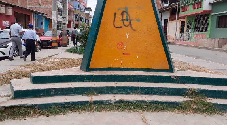 Otro monumento abandonado en Tumbes