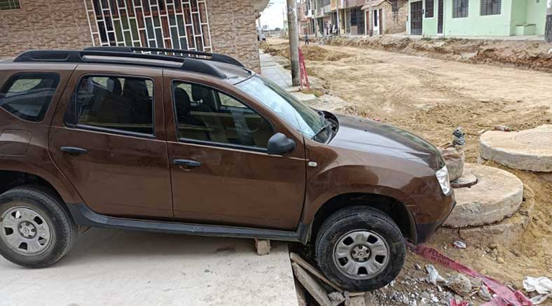 Conductor se accidenta debido a la irresponsabilidad de empresa constructora de obra abandonada