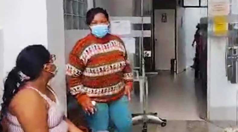 Personal médico realiza reunión social, y abandona área de emergencia