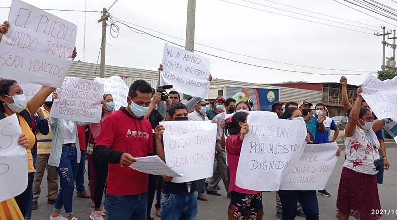 Con plantón pobladores de Carretas piden la liberación de sus dirigentes vecinales