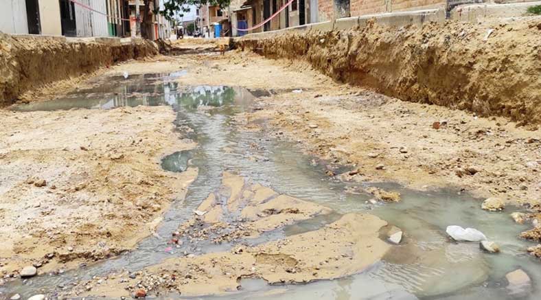 Vecinos de la calle Libertad reportaron terrible inundación qué afectaría sus viviendas