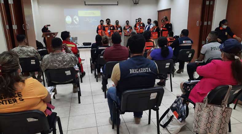 Capacitan al personal del grupo de intervención ante emergencias y desastres