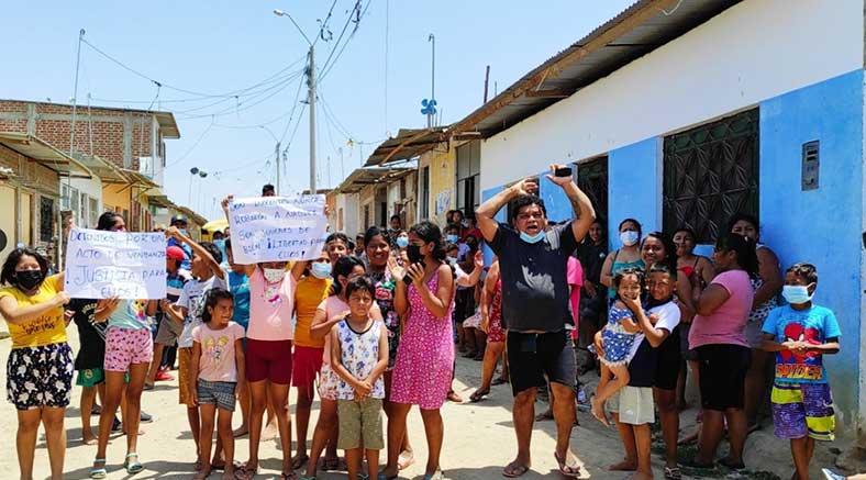 Vecinos de calle Santa Rosa protestaron para exigir justicia, por detención de jóvenes