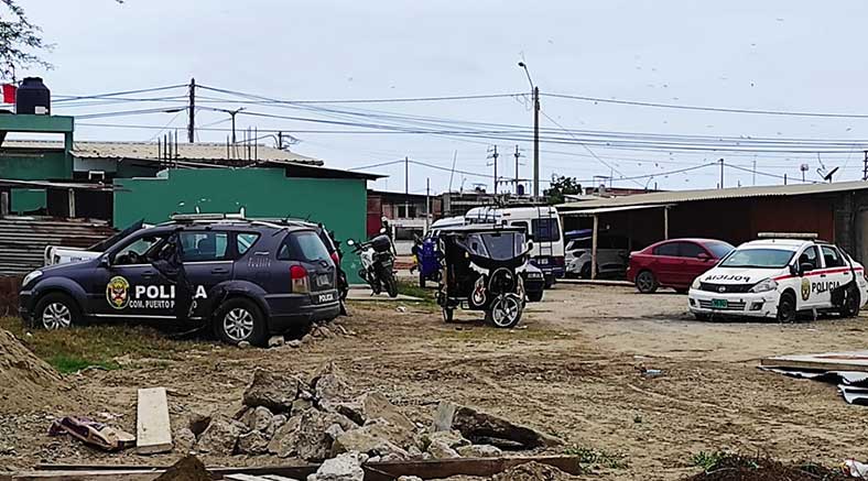 Comisaría de Puerto Pizarro, convertida en un depósito de chatarra