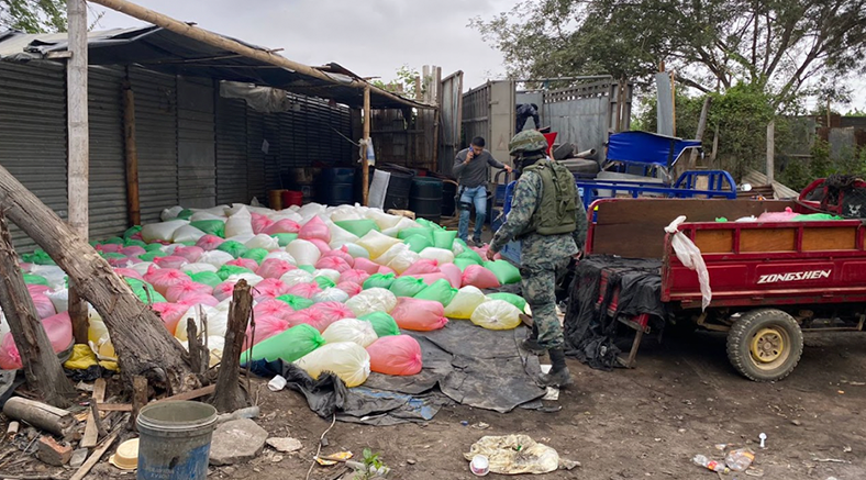 Descubren bodega clandestina donde se almacenaba combustible en la frontera