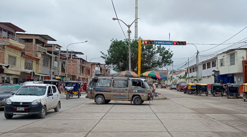 Prueban funcionamiento de semáforos en Tumbes