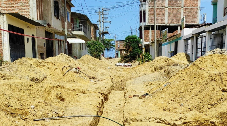 Empresa contratista se burla de los tumbesinos, y deja abandonada obra de la calle Libertad