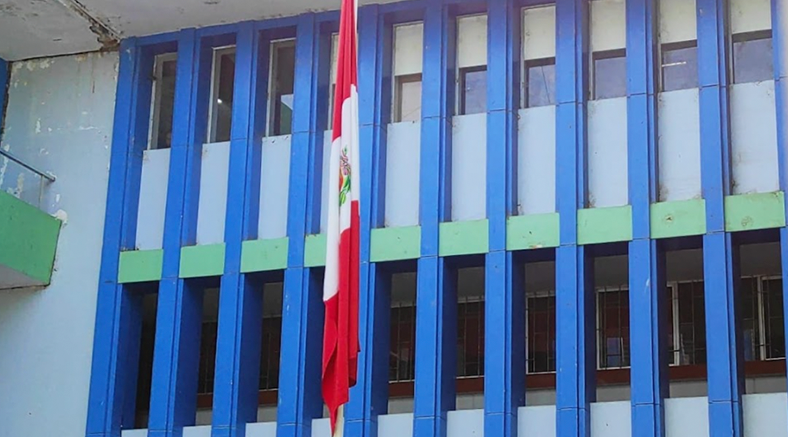 Izaron bandera del Perú al revés durante acto realizado en la MPT