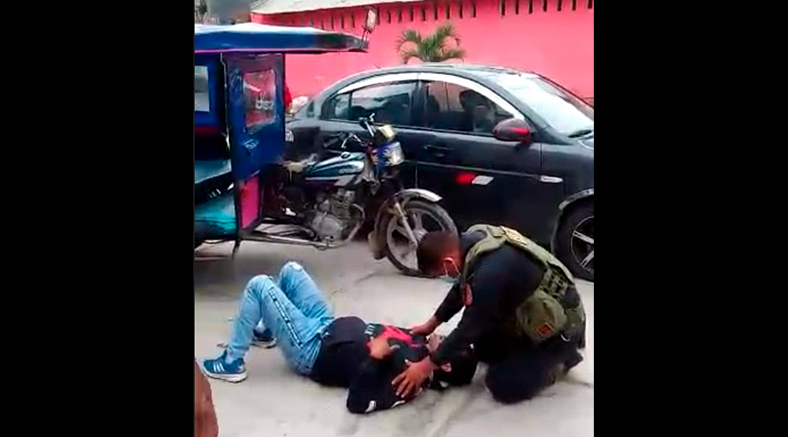 Choque entre mototaxi y automóvil deja un herido