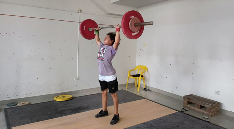 Invitan a niños de 10 a 14 años, a practicar la disciplina del levantamiento de pesas