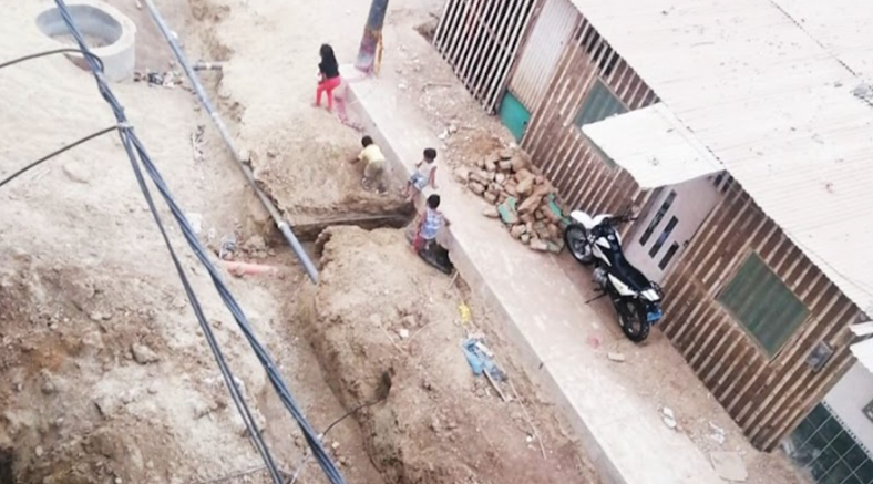 Vecinos de la calle Libertad enviaron mensaje al ingeniero residente de obra abandonada en este lugar