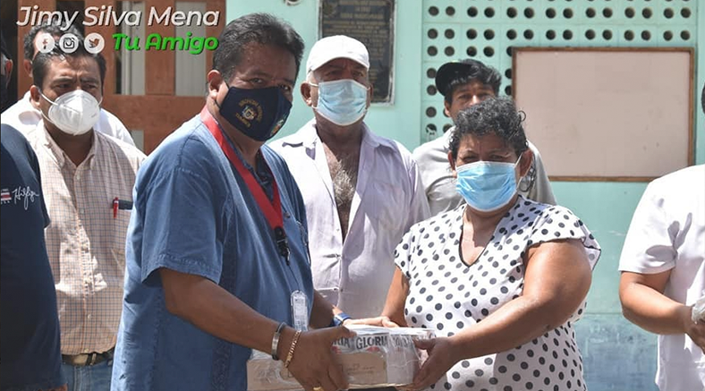 El alcalde Jimy Silva estaría realizando proselitismo político en la entrega de alimentos a los comedores en La Cruz