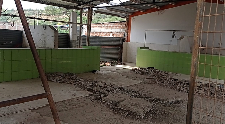 Obra del mercadillo de Casa Blanqueada tiene más de 1 año abandonada a su suerte 
