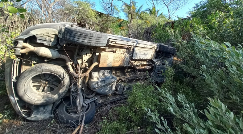 Camioneta se despistó y volcó dejando tres heridos en plena Panamericana Norte
