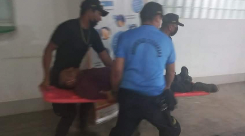 Hombre se lanza de tráiler en movimiento para evitar ser acuchillado