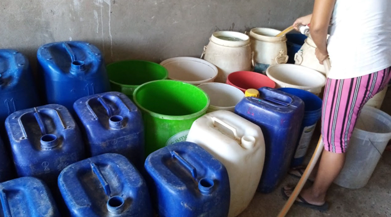 Moradores aseguran que lo que ganan deben gastarlo en comprar agua potable 