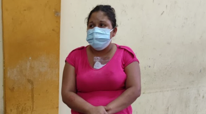 Detienen a mujer que intentó ingresar droga a penal escondida en plátanos