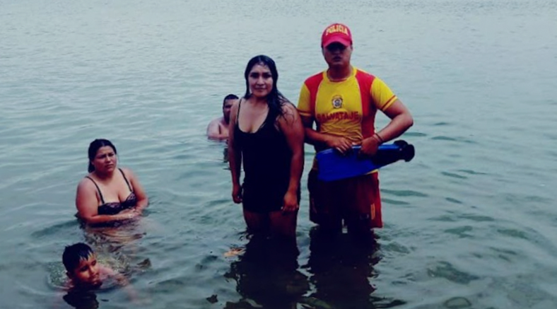 Mujer se salva de morir ahogada en Puerto Pizarro 