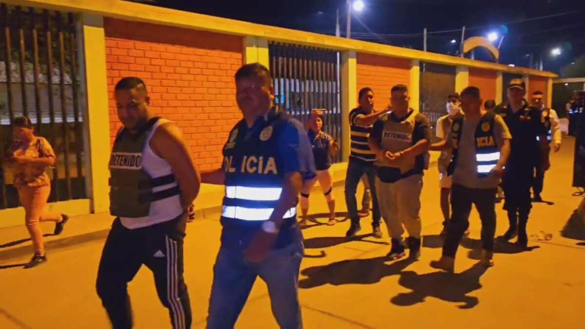 VENEZOLANOS TRASLADABAN MÁS DE 3 MIL MUNICIONES EN BUS INTERPROVINCIAL