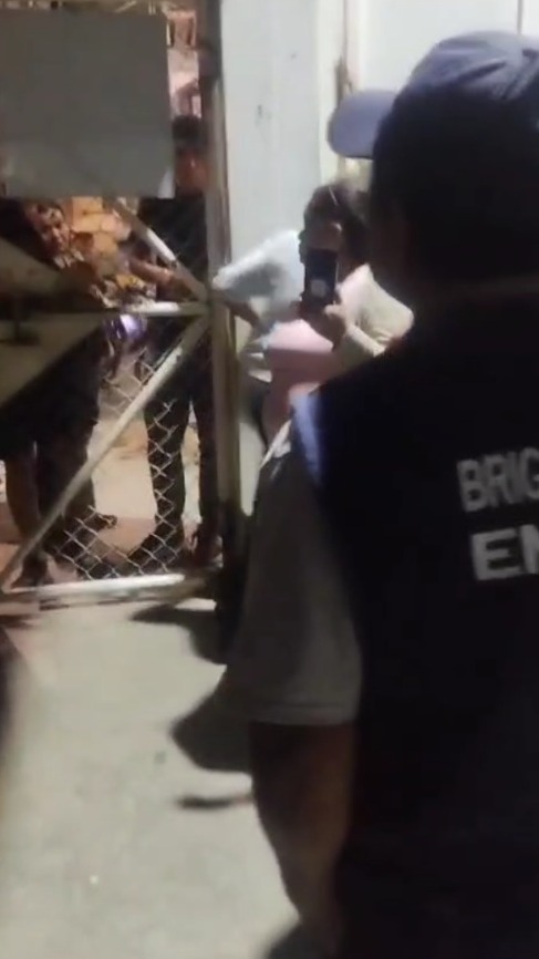 FUNERARIAS SE ENFRENTAN DENTRO DEL HOSPITAL JAMO DE TUMBES POR OFRECER SUS SERVICIOS
