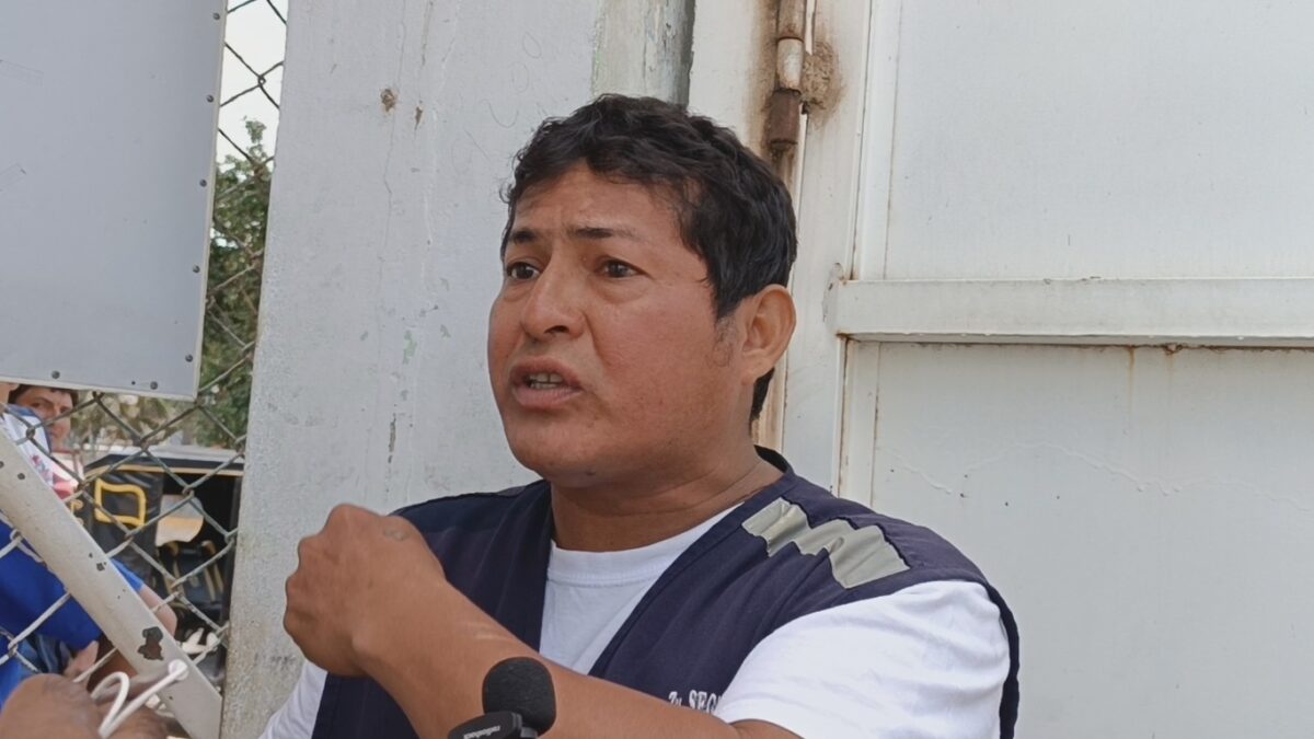 MUJER ACUSA A VIGILANTES DEL HRT DE MALTRATARLA POR LOS CLIENTES