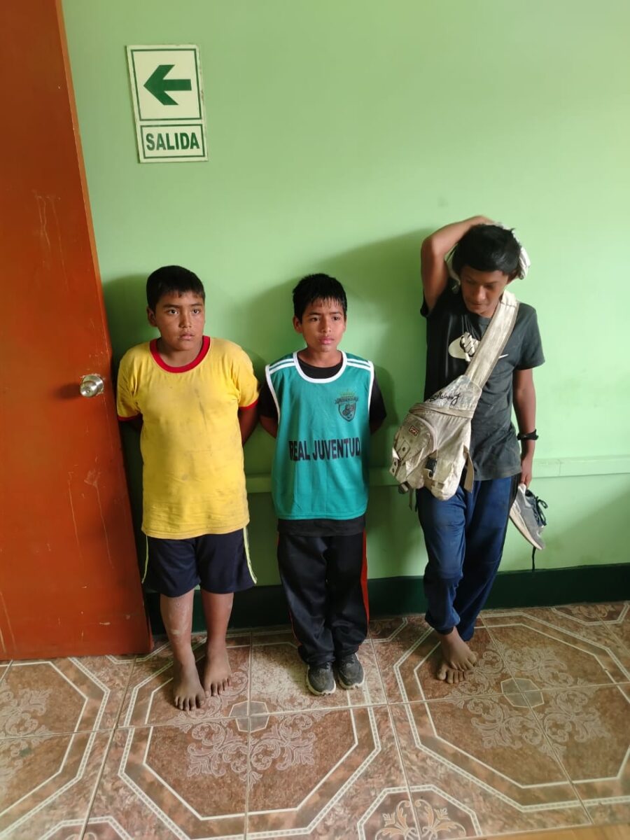 PNP CORRALES RESCATÓ A TRES MENORES QUE LLEGARON A TUMBES PARA VENDER KINKONES Y CARAMELOS