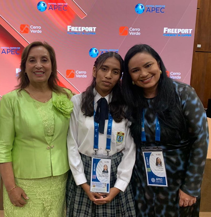ESTUDIANTE DE TUMBES DESTACA EN APEC 2024 POR SU COMPROMISO EN LA LUCHA CONTRA EL EMBARAZO ADOLESCENTE