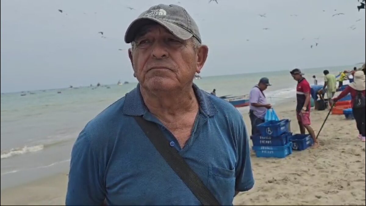 PESCADORES ARTESANALES SE PREPARAN ANTE OLEAJES ANÓMALOS