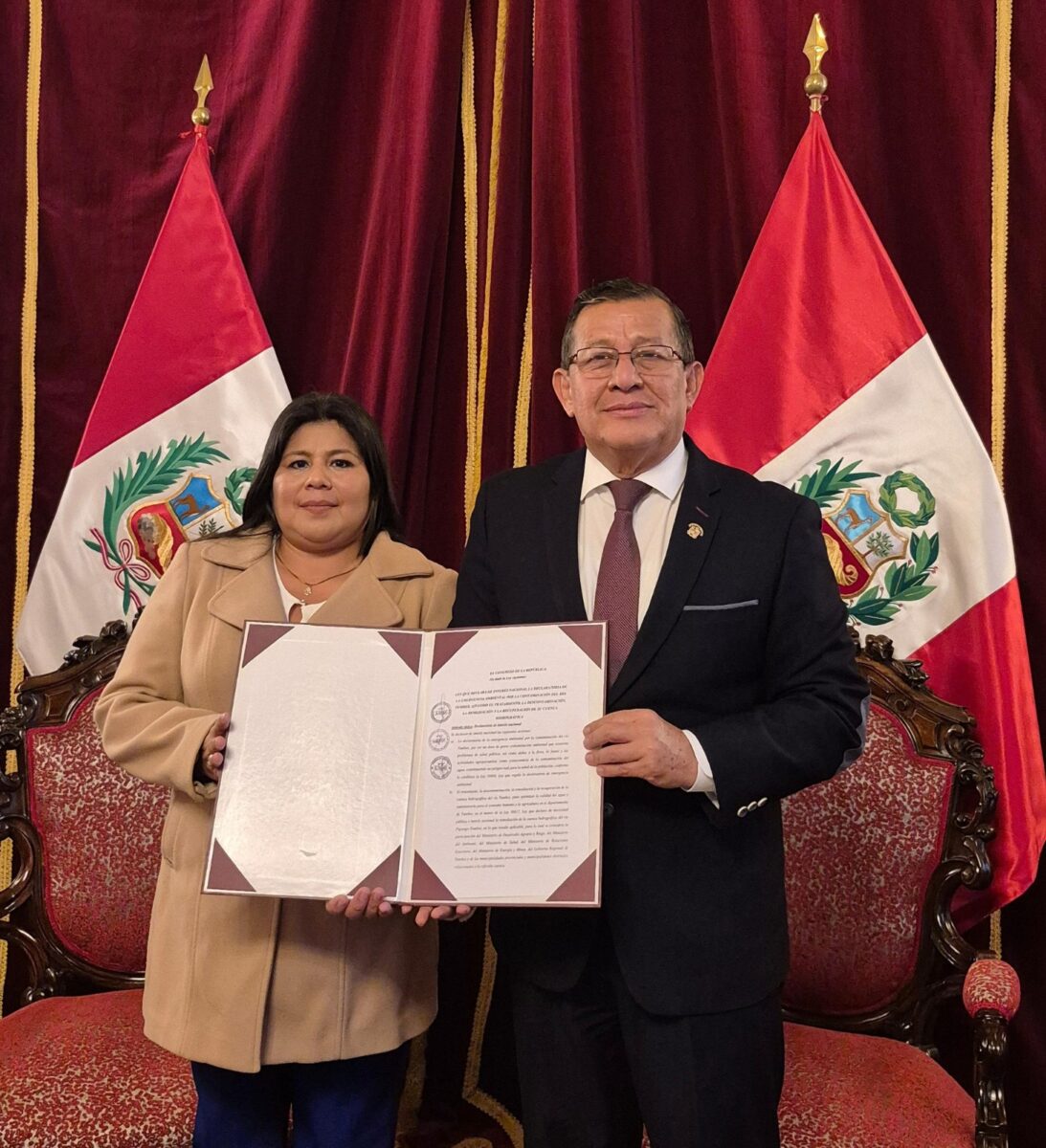 Presidente del Congreso firma autógrafa de ley que declara emergencia ambiental en el río Tumbes y exige su descontaminación