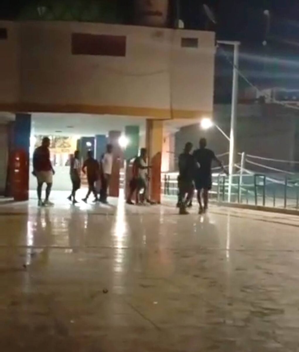 Vergonzosa pelea entre militares en el segundo piso del Malecón Benavides